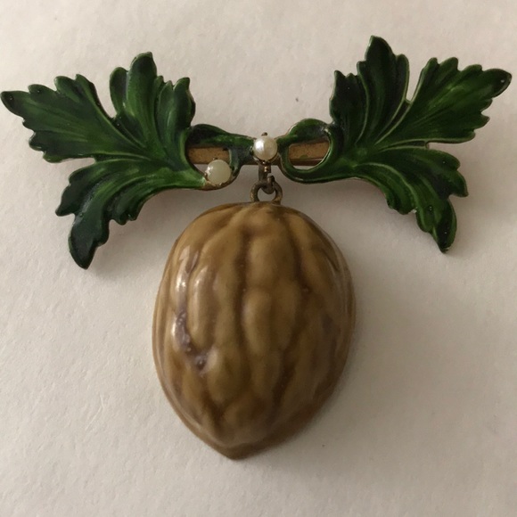 Robert Originals, Inc Jewelry - Robert Originals vintage 70’s brooch.
